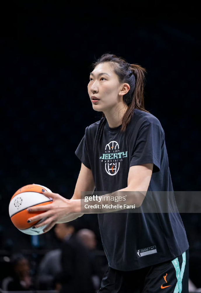 半岛体育官方网站-时隔三年重返WNBA！韩旭首秀斩全场最高20分，难阻自由人季前赛落败|纽约自由人|纽约|印第安纳狂热|印第安纳|北京女篮_新浪体育_新浪新闻